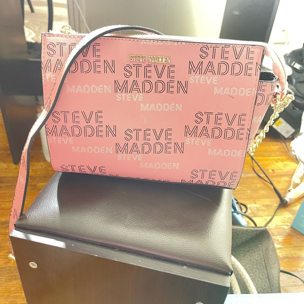 Steve Madden pink cross body, super cute only used once in great condition!
